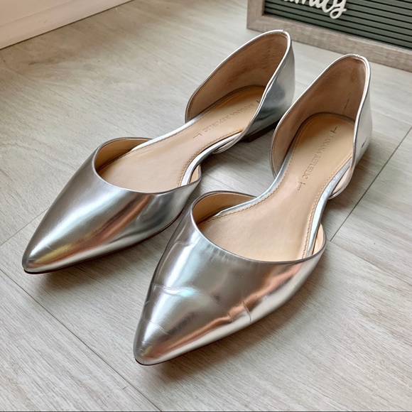Banana Republic Shoes - Banana Republic silver pointed toe flats size 7